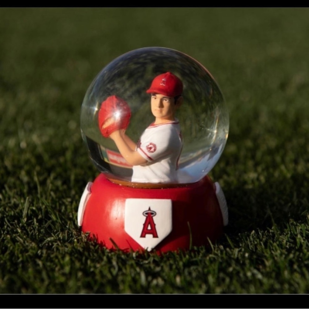 Shohei ohtani snow globe